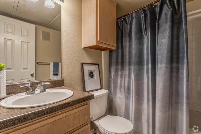 2BR, 2BA - 1123 SF B1 - Bathroom