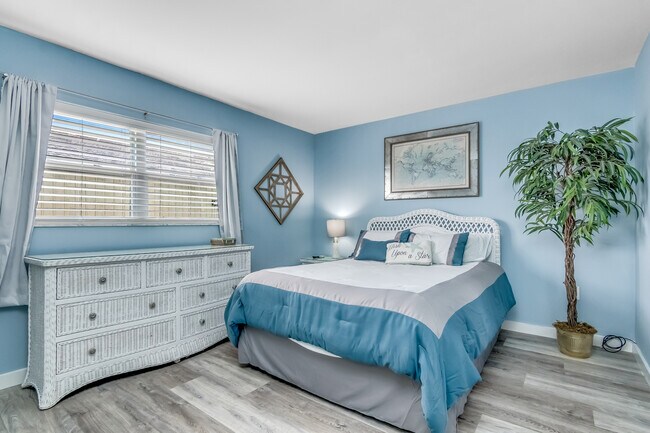 Aparador - 9715 Harrell Ave Unidad 39