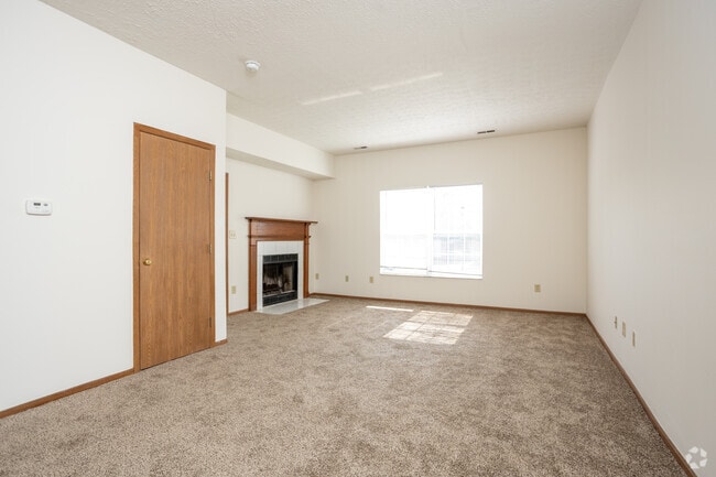 3BR, 3BA - 1,353 SF