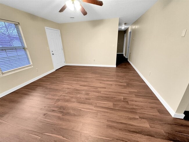 Photo - 403 E 7th St