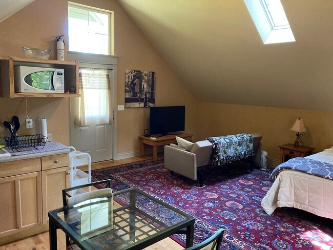 Entrance and living space - 1625 W Hays St Unit Hay's St Studio