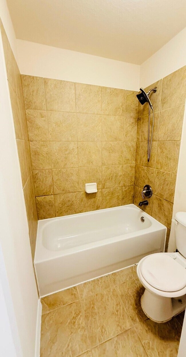 Building Photo - 5818 Kenwood