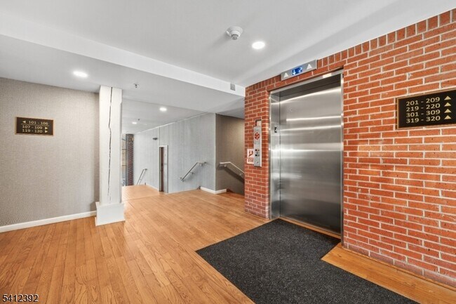 Photo - 262 Main St Unit 107