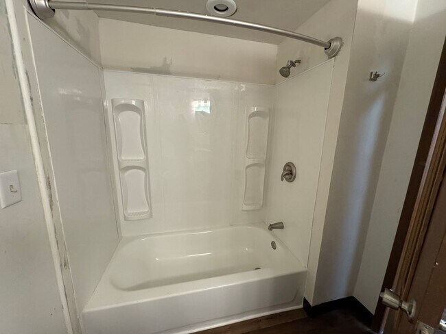 Photo - 80 Williams Unit Reynolds  2