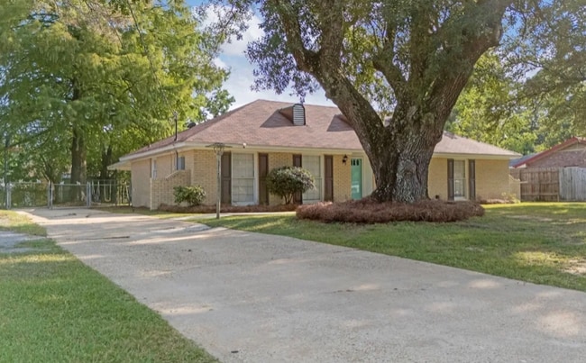 Building Photo - 1152 Woodbridge Dr