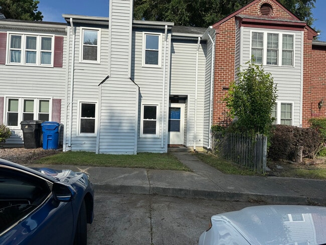 Building Photo - 716 Glenshire Dr Rental