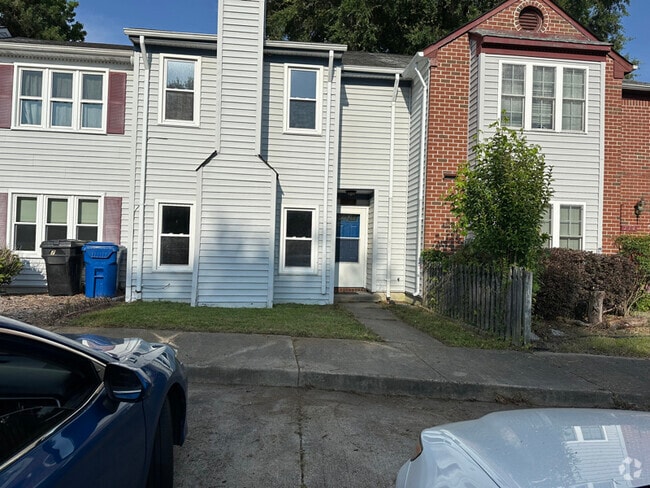 Building Photo - 716 Glenshire Dr Rental