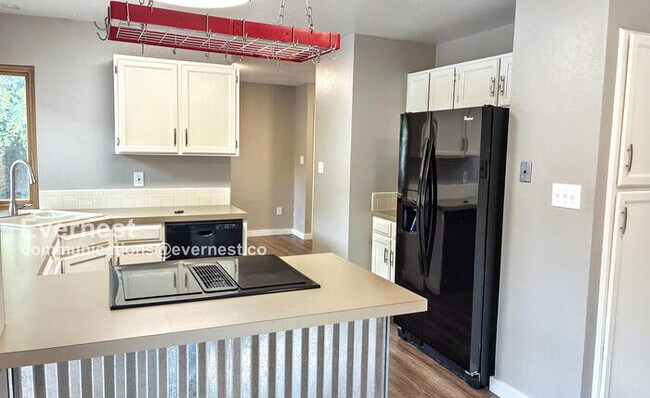 Photo - 913 Canosa Ct