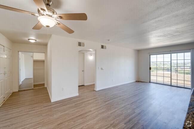 2BR, 2BA - 900SF