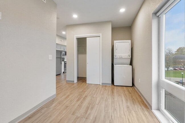 Arabella: 200 W 1st St - Cedar Falls