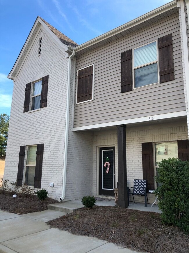 Building Photo - 4BR/4.5BA For Rent