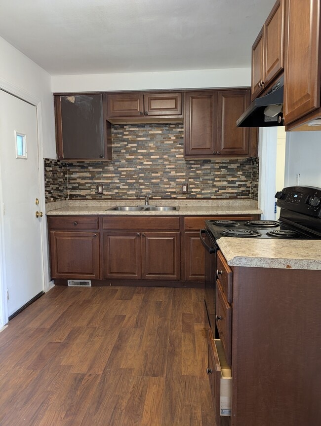 Photo - 20242 Ward Ave