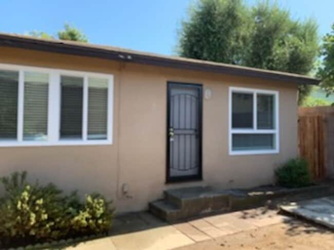 Building Photo - 15635-15637 Unit 061