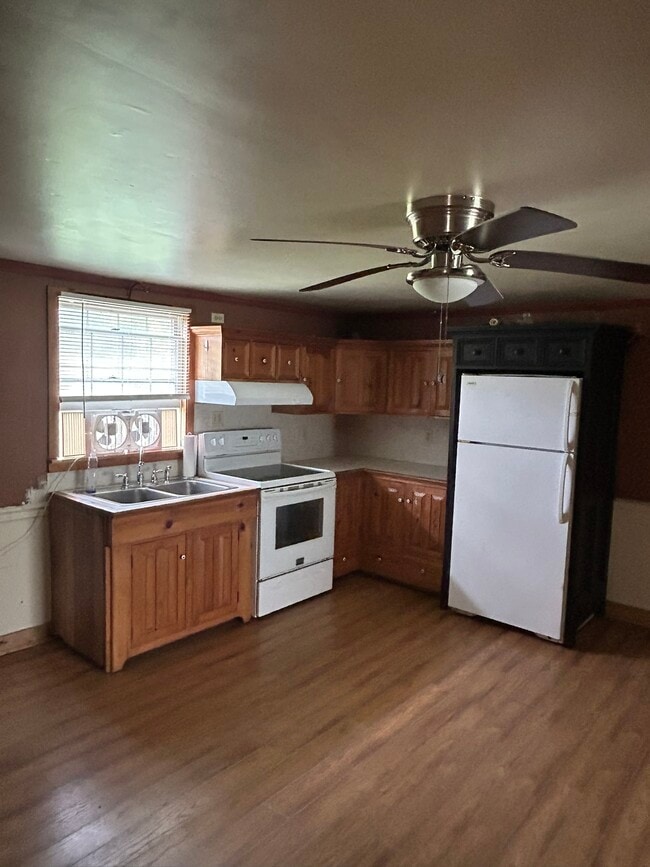 Photo - 8839 Langmaid Rd