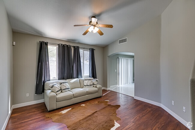 Building Photo - 7252 Quarterhorse Ln Rental