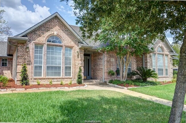 Photo - 715 Berry Creek