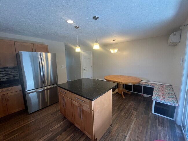 Photo - 798 Canterbury St