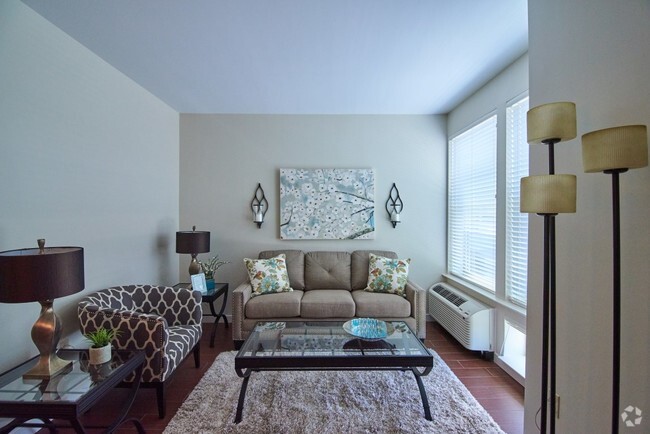 Junior 1-Bedroom Living Room - 1032 Hope Street Apartments