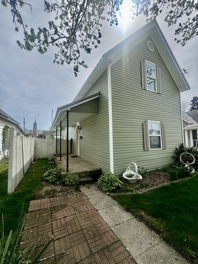 Photo - 904 S Bell St