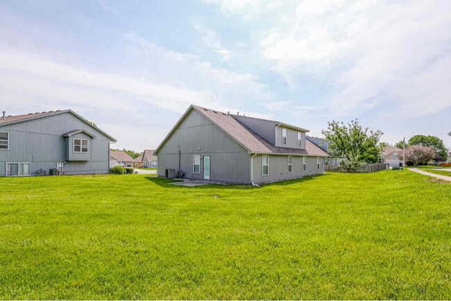 234 SW Chartwell Cir