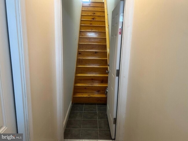 Photo - 2052 Tasker St