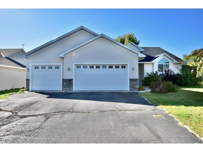 Building Photo - 1304 Stone Ridge Rd Rental