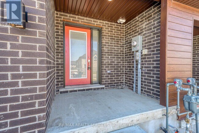 Photo - 95 Queensbrook Cres