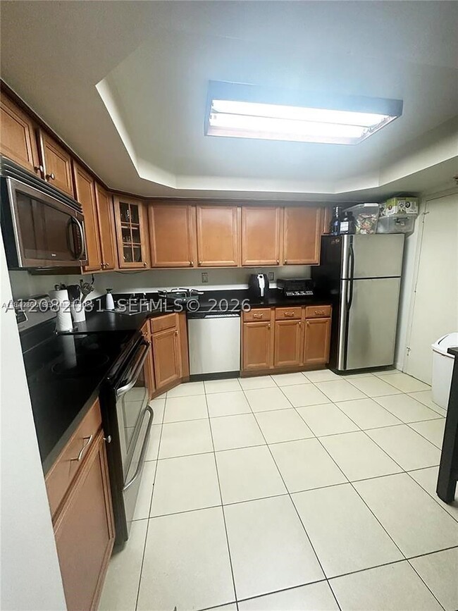 Building Photo - 2750 NE 183rd St Unit 1404