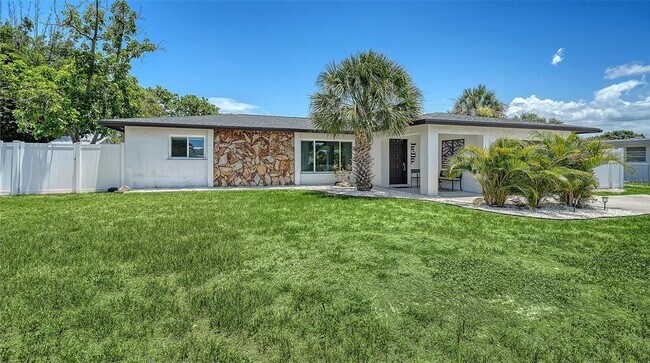 1302 Mango Ave