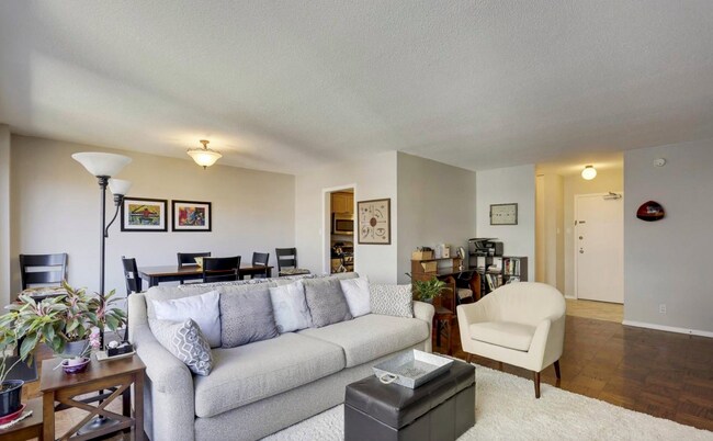 Living Room - 4515 Willard Ave Unidad 1614S