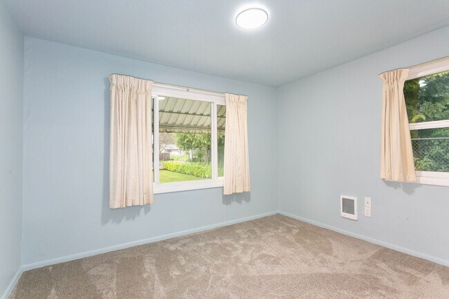 Photo - AVAILABLE FOR RENT – Beautiful 4BD / 3BA Home in Tacoma!