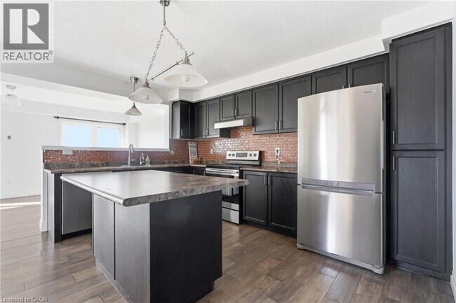 Photo - 287 Westmeadow Dr