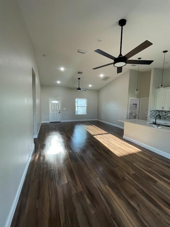 Photo - 4850 Cumbano St
