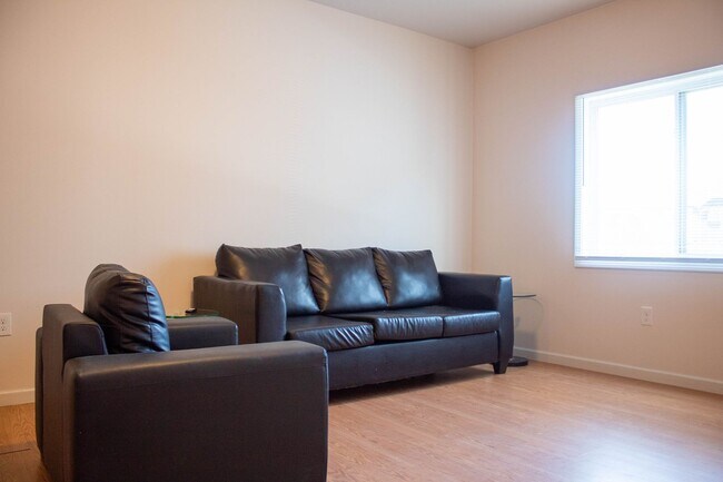 Photo - 606 E Stoughton