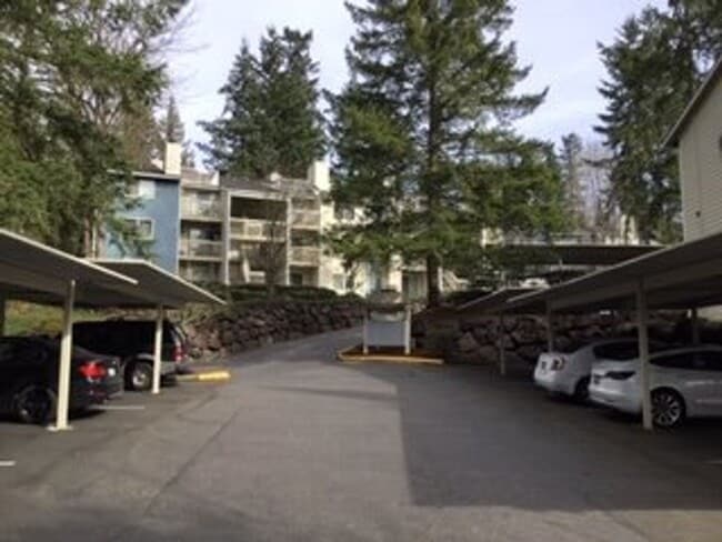 Building Photo - Cute and Upgraded Condo in Redmond!