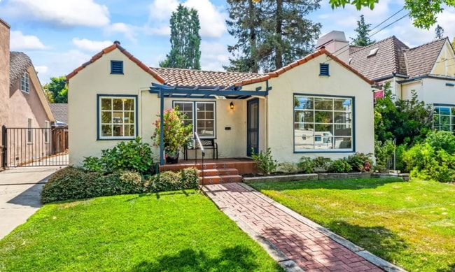 Building Photo - Spacious Two-Bedroom Home Available