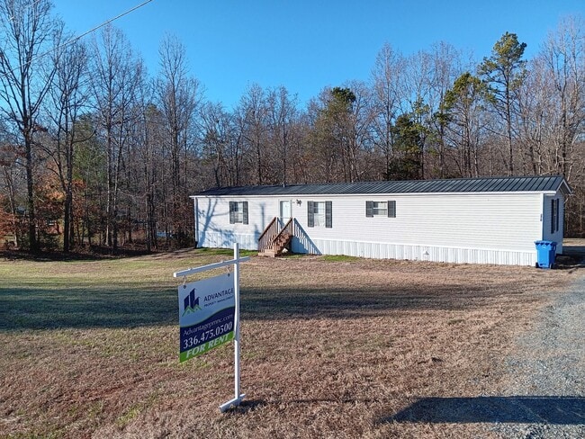 Building Photo - COMING SOON! 2-Bedroom Mobile Home in Lexi...