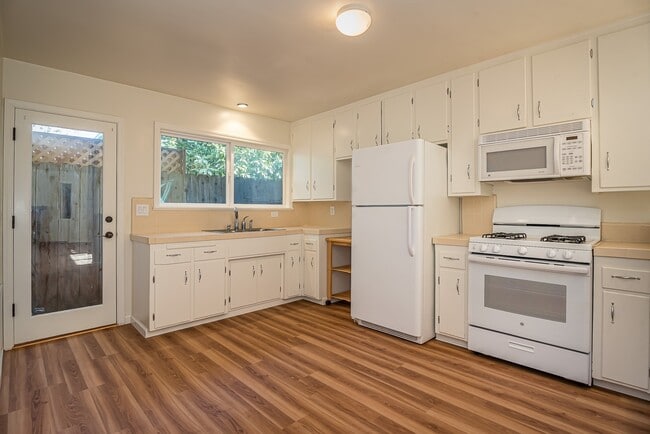 Photo - Charming 2 bedroom home in Cuesta by the sea