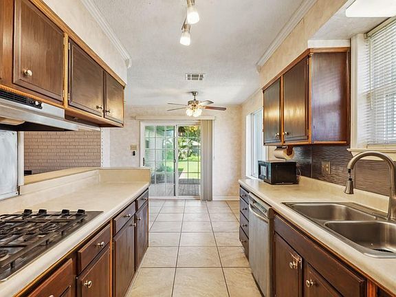 Photo - 1400 Velma St