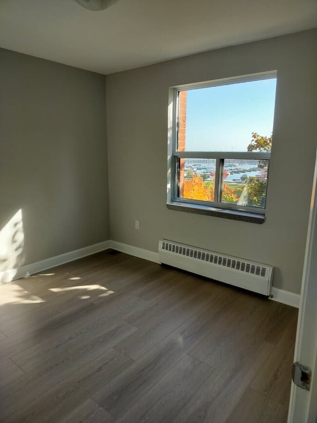 Photo - Lakeside Apartments