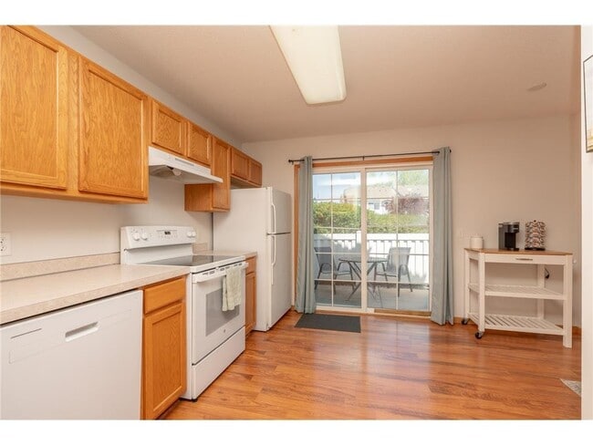 Photo - 9277 Inland Ln N