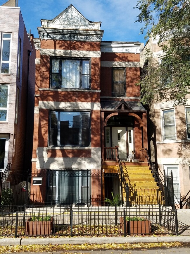 Building Photo - 1538 N Wood St Unit #01