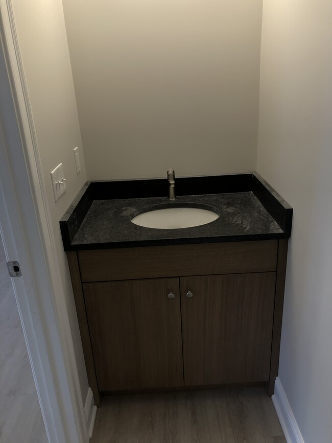 Building Photo - 95 Bristol St Unit 3D Rental