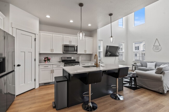 Photo - 1995 N 3930 W