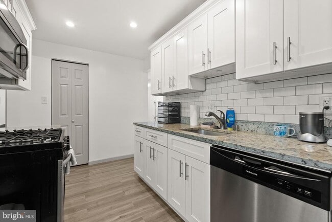 Building Photo - 3352 Huntley Sq Dr Unit T