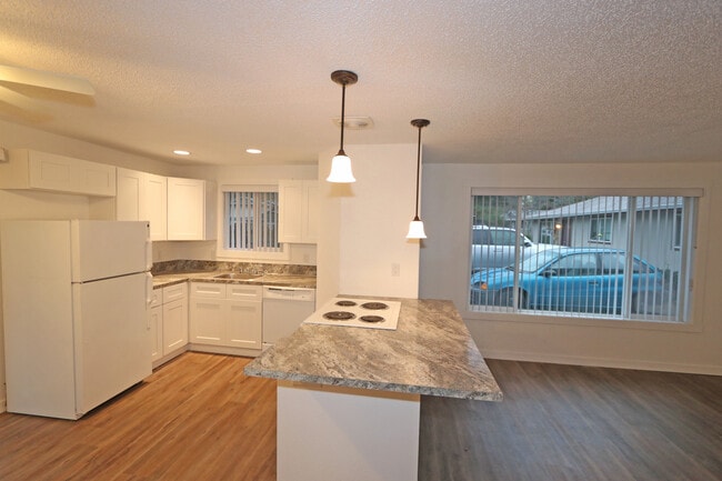 Photo - 1647 Salishan St SE