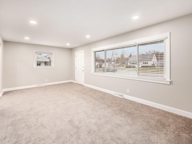 Photo - 2475 Swansea Rd