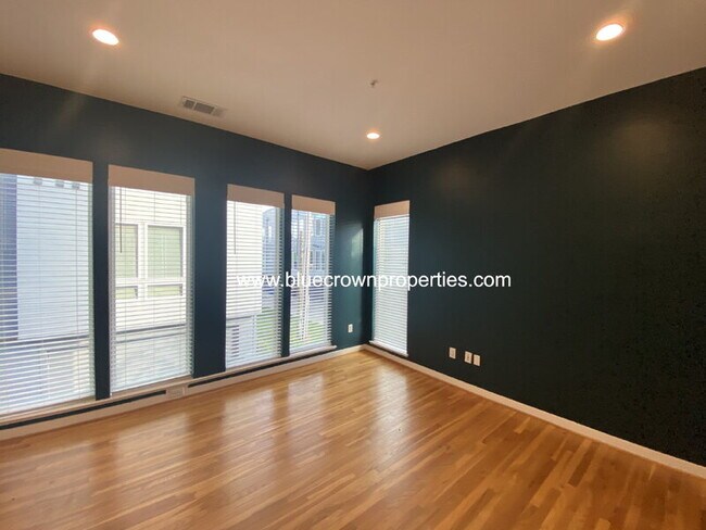 Photo - 1505 S Akard St