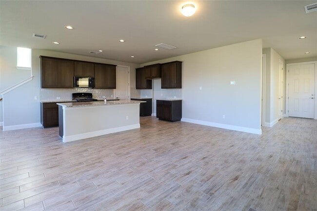 Photo - 124 Free Stone Dr