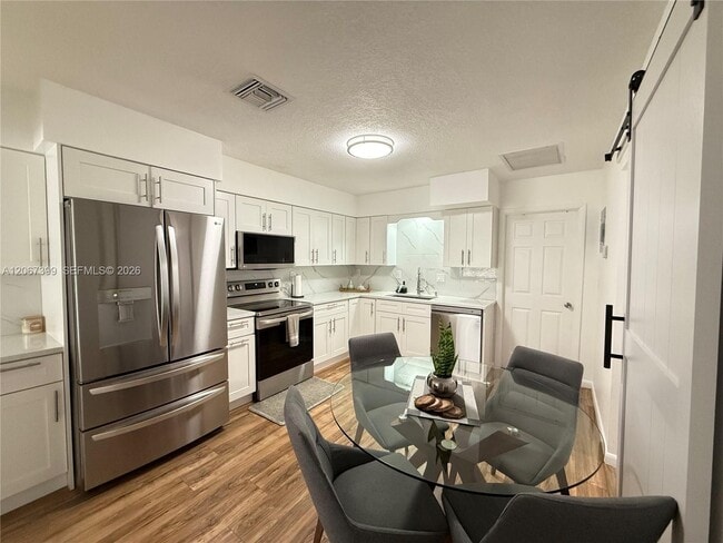 Photo - 2220 NE 36th St Unidad #1